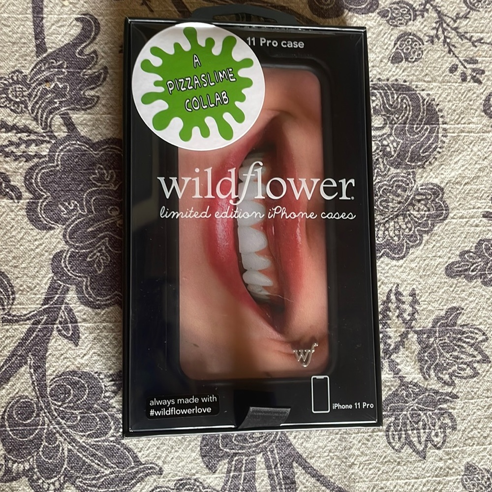 DEVON LEE CARLSON SMILE IPHONE 11/11 PRO WILDFLOWER CASE